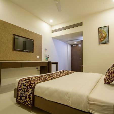 Tgv Hotel Ahmedabad Exterior foto