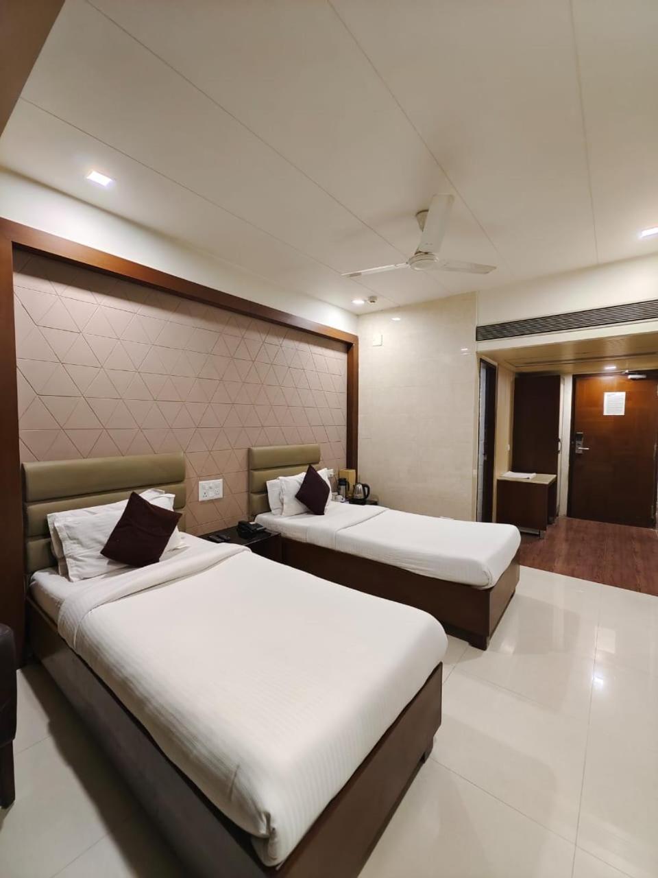 Tgv Hotel Ahmedabad Exterior foto