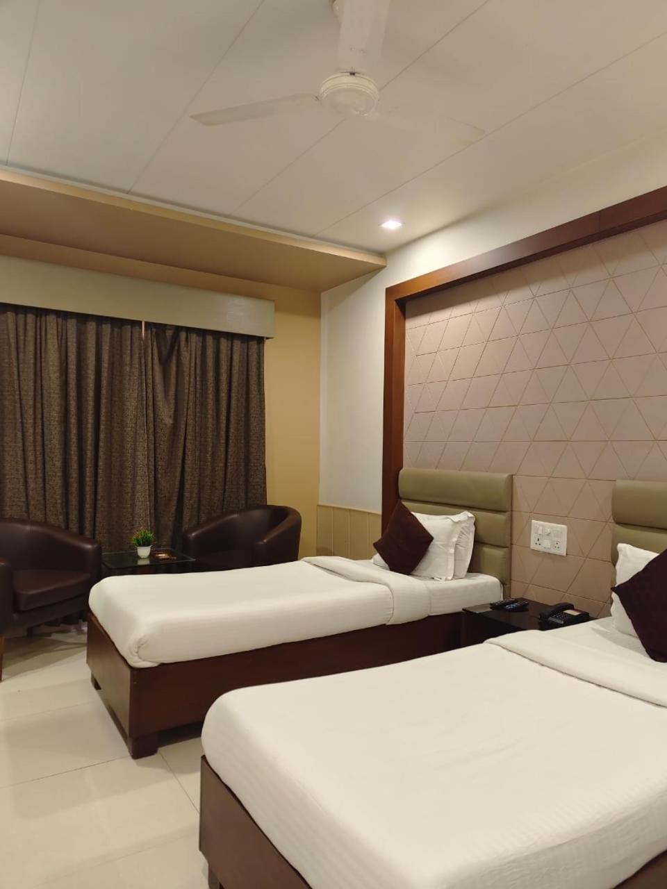 Tgv Hotel Ahmedabad Exterior foto